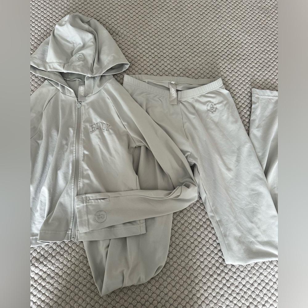 Body by Raven Tracy basics in slate grey set size M